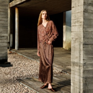 Elegante <span class=keywords><strong>Conjunto</strong></span> de Top Largo con Estampado Floral Vintage para <span class=keywords><strong>Mujer</strong></span>, Falda de Satén de Cintura Alta, Atuendo Casual de <span class=keywords><strong>Dos</strong></span> <span class=keywords><strong>Piezas</strong></span> - Product Image 1