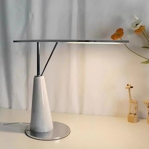 Lampe de table en marbre avec source de lumière LED et interrupteur pour chambre à coucher, bureau ou table d'étude - Product Image 3