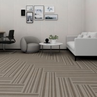 Dalles de moquette commerciales à motif géométrique en nylon teint, antidérapantes, écologiques, à poils moyens épais, avec design acoustique