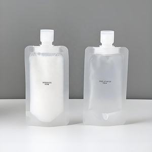 Pochette souple transparente mate avec bec verseur pour détergent, échantillons de soins de la peau, jus, sauces, shampoings - Product Image 1
