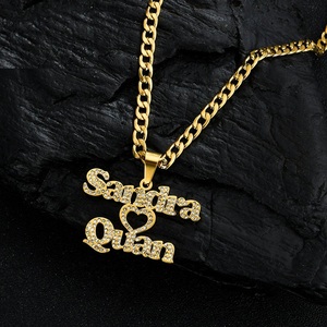 Chaîne en acier inoxydable plaqué or 18 carats Pendentif avec nom et lettre Collier Bijoux Cadeaux Nom empilé personnalisé Collier avec diamants - Product Image 4