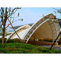 Structure de membrane tendue moderne en PTFE ETFE pour abri de voiture, auvent d'entrée, toit, villa de luxe aux Émirats arabes unis, portail commercial, hôtel, école
