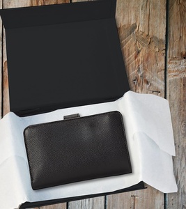Boîte cadeau de luxe écologique réutilisable avec fermeture magnétique, logo personnalisé, finition marron foncé, revêtement mat et lamination mate - Product Image 2