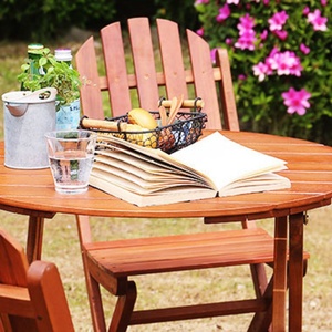 Ensemble de table et chaises de <span class=keywords><strong>jardin</strong></span> en bois de sapin massif rustique, finition naturelle, ensemble de salle à manger d'extérieur pour cour, patio, balcon, <span class=keywords><strong>salon</strong></span>, pliable - Product Image 3