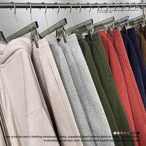 Pantalones cálidos informales de trabajo para hombres de <span class=keywords><strong>terciopelo</strong></span> de peso pesado de invierno de tendencia <span class=keywords><strong>americana</strong></span> Europea pantalones de Machete de versión suelta sin logotipo medio - Product Image 4