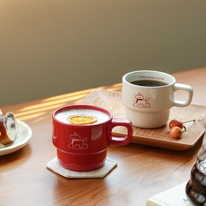 แก้วกาแฟเซรามิคลายการ์ตูนน้องหมาน่ารัก ดีไซน์ซ้อนกันได้ พร้อมลายพิมพ์นูน ของที่ระลึกสำหรับคู่รัก ใช้สำหรับกาแฟและใช้ในชีวิตประจำวัน - Product Image 6