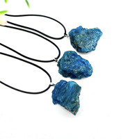 Pendentif en cristal naturel en gros, pierre brute d'apatite bleue, collier de guérison, pendentif en pierre précieuse brute