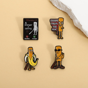 Broche <span class=keywords><strong>de</strong></span> dibujos animados original, Hombre Plátano, con diseño divertido <span class=keywords><strong>de</strong></span> advertencia telefónica 'Stranger Calling', Pin <span class=keywords><strong>de</strong></span> solapa <span class=keywords><strong>de</strong></span> esmalte creativo - Product Image 4