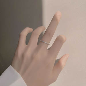 Anillo de Plata Pura S925 con Diamantes Trenzados, Diseño Romántico y Exclusivo para el Dedo Índice, Tendencia en Instagram, con Apertura Ajustable - Product Image 3