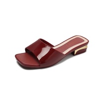 Nouvelles sandales plates décontractées pour femme, style français, à bout carré, transparentes en PVC, confortables à enfiler, collection été 2026