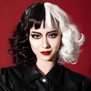 Perruque de cosplay <span class=keywords><strong>Cruella</strong></span>, fabriquée à la machine, en fibre haute température, pour femme, courte, bouclée, noire et blanche, style naturel, couvre-tête complet - Product Image 3