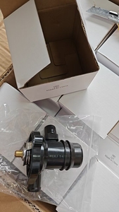 Boîtier de thermostat de refroidissement de voiture de système de refroidissement de voiture en gros 1338380 55565336 55579010 pour les pièces de rechange automobiles d'usine de <span class=keywords><strong>Chevrolet</strong></span> - Product Image 4