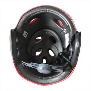 Casque de protection léger et confortable pour les sports nautiques - Product Image 1