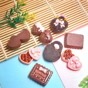 Graziosi Ciondoli in Resina a Forma di Cioccolatini e Biscotti per San Valentino, per Creazioni Fai-da-Te, Slime e Decorazioni per Cover Telefoniche - Product Image 3