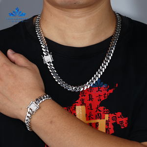 Vente <span class=keywords><strong>en</strong></span> gros tour <span class=keywords><strong>de</strong></span> <span class=keywords><strong>cou</strong></span> <span class=keywords><strong>en</strong></span> or 18 carats personnalisé chaîne à maillons cubains <span class=keywords><strong>en</strong></span> or 925 chaîne cubaine Miami <span class=keywords><strong>en</strong></span> <span class=keywords><strong>argent</strong></span> sterling chaîne cubaine Miami 20mm - Product Image 4