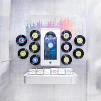 Vitrine de magasin de cosmétiques au look résolument futuriste, dotée d'étagères en bois et de tiroirs aux lignes épurées