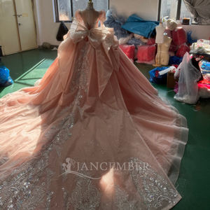 Impresionante Vestido de Quinceañera Moderno con Cuello Alto, Perlas, Lazo Imperio, Cola de Capilla, Encaje, Flores de Cristal, para XS248 - Product Image 4