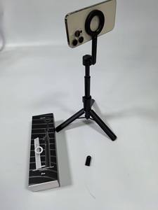 <span class=keywords><strong>Trépied</strong></span> à selfie pliable portable Ulanzi MG-003 Pro pour <span class=keywords><strong>iPhone</strong></span> 16 15 14 <span class=keywords><strong>13</strong></span> Vlog Diffusion en direct MG003 Poignée de téléphone - Product Image 2