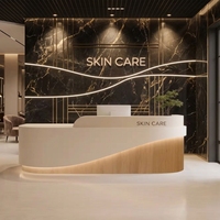 Mostrador de Recepción LED Curvo con Detalles en Madera, Mostrador Personalizable para Salón y Oficina