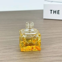 Diffuseur de parfum pour voiture léger et durable à fixer sur la grille d'aération, mini flacon de 8 ml pour usage automobile