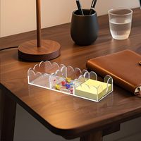 Organisateur de boîte à mémos en acrylique adapté aux blocs-notes et aux notes de 3x3, créant un espace de travail efficace à la maison ou à l'école