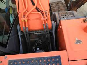 Excavadora sobre orugas con capacidad de cucharón de 0.8m3 de 20 toneladas, marca japonesa usada Hitachii, zx240, con precio competitivo - Product Image 5