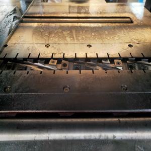 Machine à raboter industrielle robuste pour le travail du bois, quatre faces, moteur 11 kW, tension 380 V, table coulissante équipée d'une technologie brevetée - Product Image 2