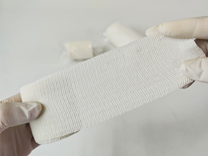 Bandages de premiers secours en rouleaux PBT, bandages médicaux auto-adhésifs PBT, gaze élastique haute élasticité pour fixation médicale, fournis directement par l'usine. - Product Image 5