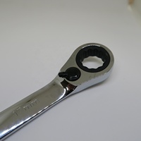 Llave de Trinquete Reversible Fabricada en Taiwán, 6-24 mm, Cromada Cr-V con Extractor de Pernos