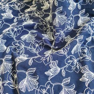 Nouveau tissu en crêpe 100% coton avec broderie florale, tissu pour robe femme, tissu pour vêtements, textile de maison - Product Image 1