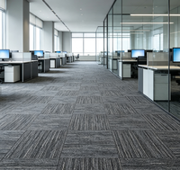 Dalles de moquette modulaires personnalisées 66x66cm, support non-tissé, nylon haute densité, résistantes aux taches, insonorisantes, pour bureaux et bâtiments