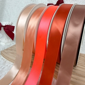 شريط ساتان فاخر وصديق للبيئة من البوليستر المتين لتغليف الزهور وحفلات الزفاف وعيد الحب والكريسماس - Product Image 2