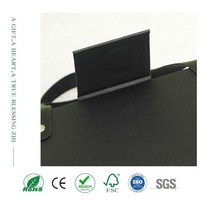 Boîte cadeau rigide pliable noire en forme de livre avec poignée en tissu, boîte d'emballage pour vêtements avec fermeture magnétique personnalisée recyclable