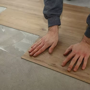 卸売木目調高級ビニール床材LVT LVP防水PVCロール床材柔軟な設置剥がして貼るだけホーム用 - Product Image 3