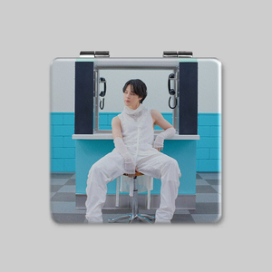 Venta al por mayor KPOP Bangtan Boys JUNGKOOK V <span class=keywords><strong>J</strong></span>-<span class=keywords><strong>Hope</strong></span> <span class=keywords><strong>JIN</strong></span> JIMIN RM SUGA PTD doble cara cuadrado plegable portátil espejo de maquillaje - Product Image 1