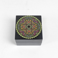 Boîte cadeau en bois brillant avec insert en mousse rond, logo personnalisé, couvercle à charnière pour le rangement de médailles commémoratives et l'emballage de objets de collection