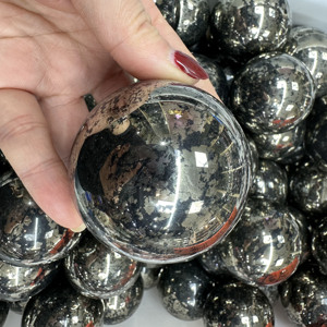 Bolas de cristal talladas de alta calidad, esferas de pirita peruana pulidas, piedras curativas al por mayor para amor y curación - Product Image 4