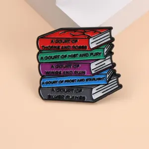 Romans romantiques fantastiques par l'auteur américain Sarah émail métal épinglettes drôles broches Badges bijoux cadeau pour les Fans de rat de bibliothèque - Product Image 3