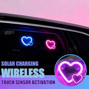 Lampe LED solaire en forme de cœur pour vitre arrière, avec capteur tactile sans fil, affichage néon pour voiture, lampe d'accentuation stroboscopique - Product Image 1
