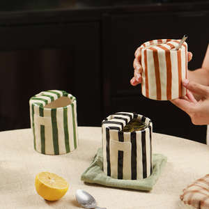 <span class=keywords><strong>Taza</strong></span> de Café de Cerámica <span class=keywords><strong>Pintada</strong></span> <span class=keywords><strong>a</strong></span> <span class=keywords><strong>Mano</strong></span>, Diseño Artístico <span class=keywords><strong>Artesanal</strong></span>, 300 ml, Diseño <span class=keywords><strong>a</strong></span> Rayas Subesmaltado, Decoración de Escritorio de Oficina, Regalo Corporativo - Product Image 4