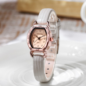 Correa de cuero retro, reloj de mujer con forma de tonneau, resistente al agua, adecuado para estudiantes, exámenes y relojes de cuarzo silenciosos. - Product Image 1