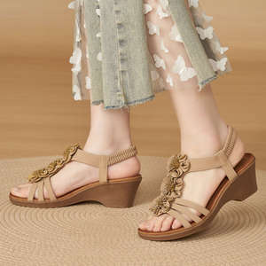 Sandalias Romanas de Plataforma para Mujer, Tacón de 5 cm, con Tiras Florales, Cómodas para Verano, Primavera y Otoño, con Banda Elástica, Color Marrón, Albaricoque y Negro - Product Image 1