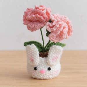 Planta de claveles tejida a mano en maceta, muñeco de ganchillo de hilo terminado, regalo de San Valentín y Navidad, adorno moderno para escritorio. - Product Image 1