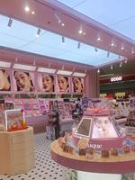 Présentoir de Comptoir en Bois pour Cosmétiques et Parfums, Vitrine Moderne de Luxe avec Miroir et Éclairage LED