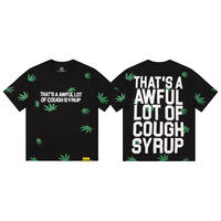 C'est une chemise imprimée pour homme à manches courtes, coupe oversize et épaules tombantes, 100% coton de qualité supérieure, avec un motif « Syrup », adaptée
