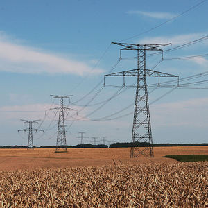 Tour en treillis galvanisé 220 kV pour la transmission d'électricité haute tension, les lignes électriques longue distance et les infrastructures de réseau - Product Image 1