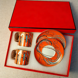 Service à café en porcelaine fine avec motif équestre orange et bordure dorée, 2 pièces, décoration élégante pour la maison - Product Image 1