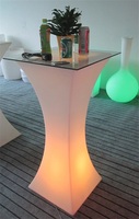 Table de bar d'extérieur légère et portable en PE moulé par rotation avec éclairage LED RGB à 16 couleurs changeantes et télécommande