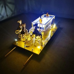 Custom Bottle Glorifier Luxus Pferde kutsche Drei Pferde WEIN Bottle Chariot Bottle Presenter für Bar - Product Image 3