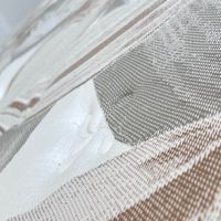 Lit de matelas de taille King Size en mousse à faible densité dans une boîte pour un meilleur sommeil.